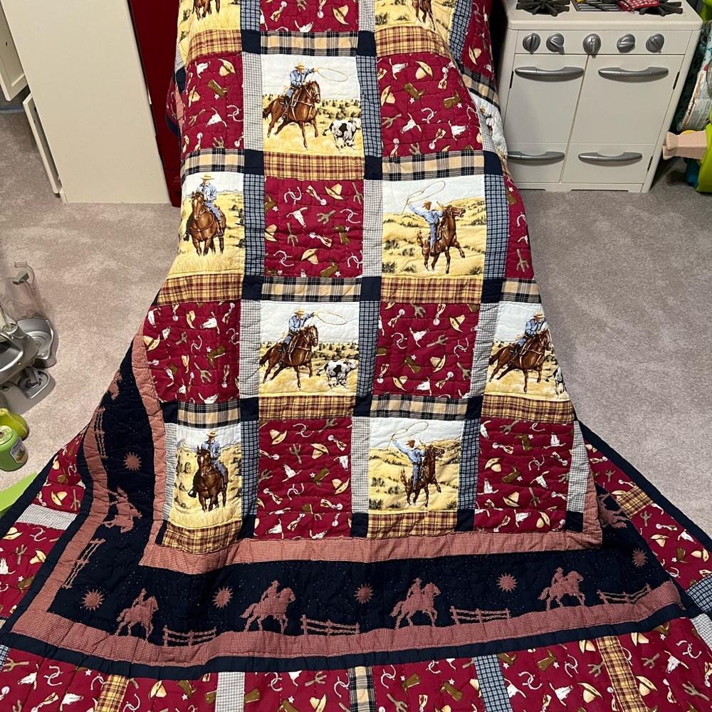 Western-Style Decorative StitchedTwin Quilt & Pillow Sham
